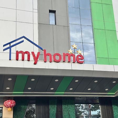 My Home Hotel Pontianak Buitenkant foto