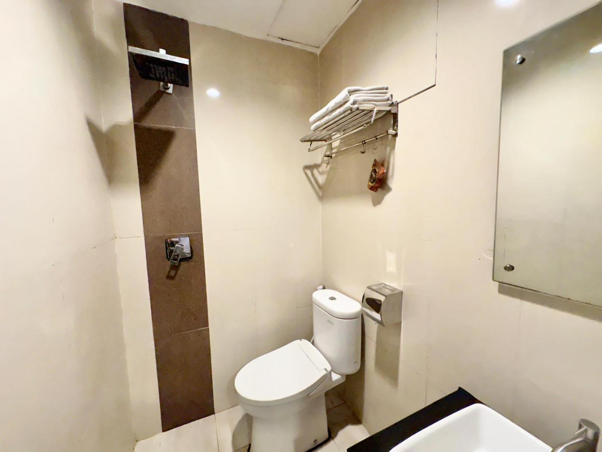 My Home Hotel Pontianak Buitenkant foto