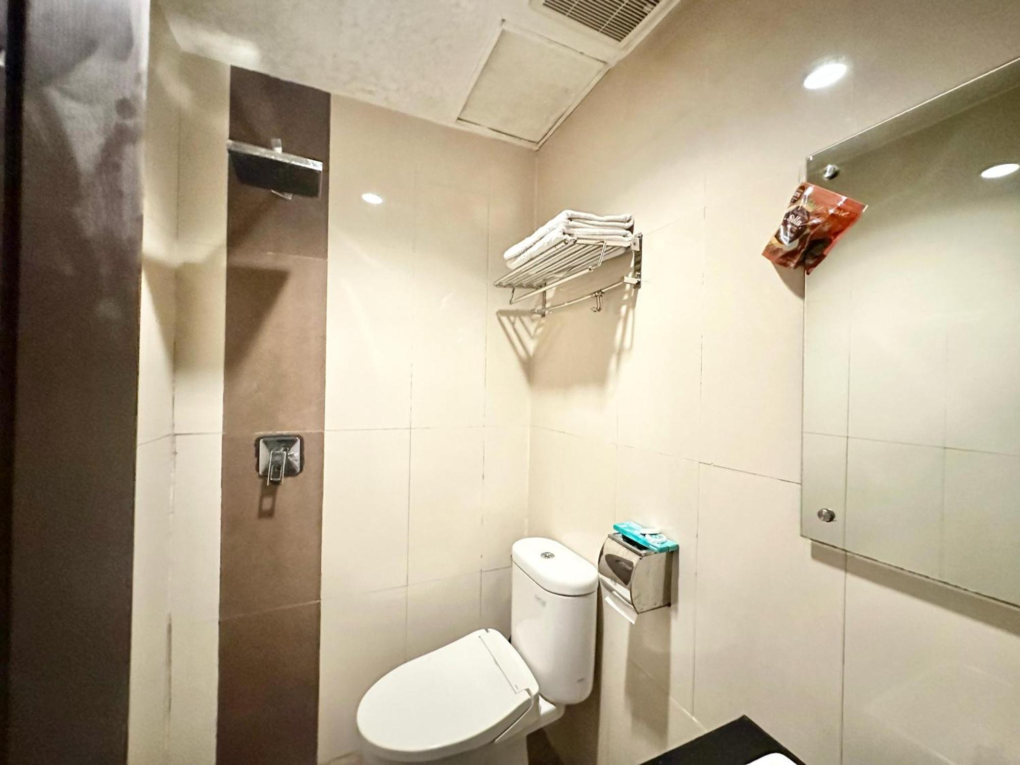 My Home Hotel Pontianak Buitenkant foto